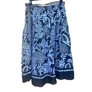 White House Black Market Black and White Floral Silk Skirt Size 4
